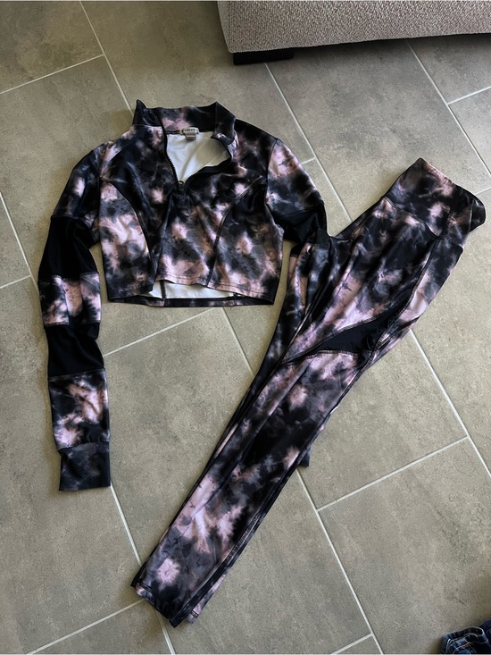 Forever 21 Tops - Forever 21 Tie-Dye Black & Dusty Pink Active Set - Cropped Jacket + Leggings